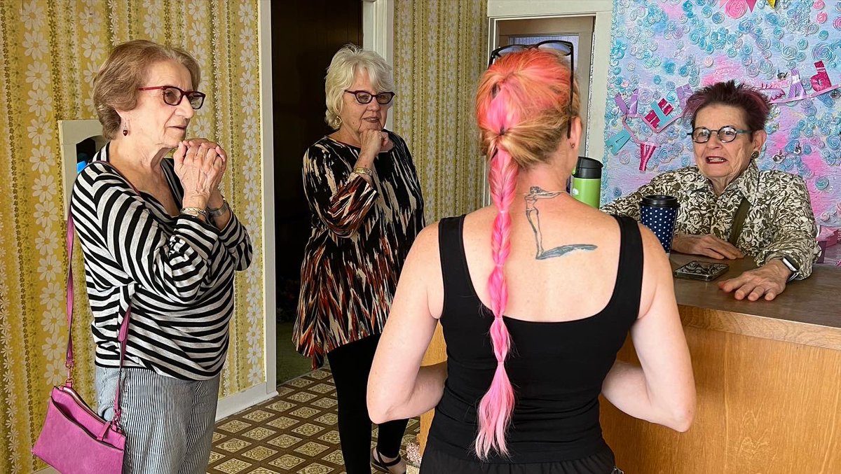 StephanieWt7kz's tweet photo. Last weekend I had the honor of meeting and hosting a screening at @artspaceTTF of the original “Womamhouse” with filmmaker, Johanna Demetrakas. It was life-changing to have the original director of the documentary walk through Wo/Manhouse 2022 https://t.co/NlE5ry5jMO