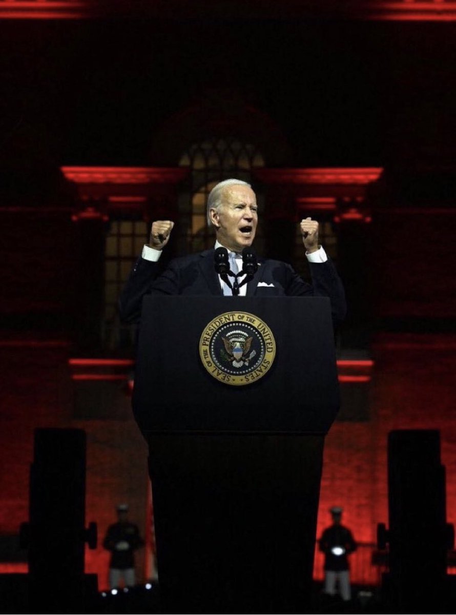 wait__itsKate's tweet image. Dunkin has destroyed the pillars of cheap coffee &amp;amp; brotherhood that they have stood on for so long. Death to their SOULLESS quasi-taproom rebrand. AMERICA DOES NOT RUN ON DUNKIN. LET US USHER IN THE RISE OF CUMBERLAND FARMS!!! RISE CUMBYS RISEEEEEE