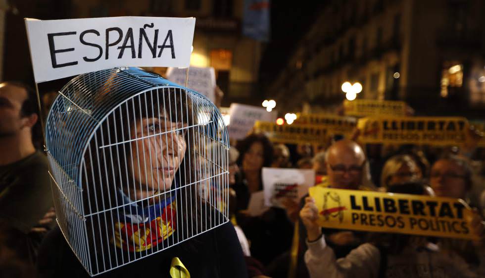 joananIIII's tweet photo. @PerelloPuig ANC dissidència simulada i sectària per a control de catalans sota el seu jou. #Autonomistes #SectaGroga. 
Creada i controlada per ilustres #Processistes. 🤢 https://t.co/eyNfpySFKc
