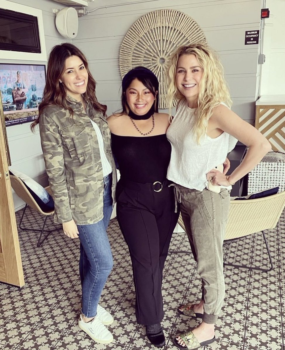 istanreality's tweet photo. Reminder that Dr. Curry, who diagnosed Amber as BPD &amp; "Histrionic", ISN'T Board Certified. She was paid $200K+ by Johnny to assess Heard after boozing w/Depp &amp; his Team at his house. Curry is also bff w/Johnny's lawyer Camille Vasquez.
#ApologizeToAmberHeard
#IStandWithAmberHeard https://t.co/yaipWkPKT7