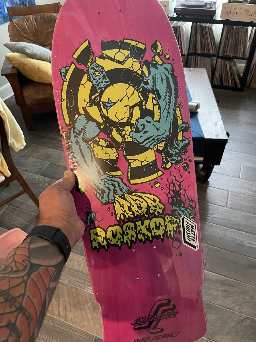 TatroGordon's tweet photo. If you were there 35 years ago then you know. It was my first skateboard that didn’t come from Kmart and now it’s mine again. #SantaCruz #robroskopp #targetiii #skategeezer https://t.co/Bx3YGUil3N