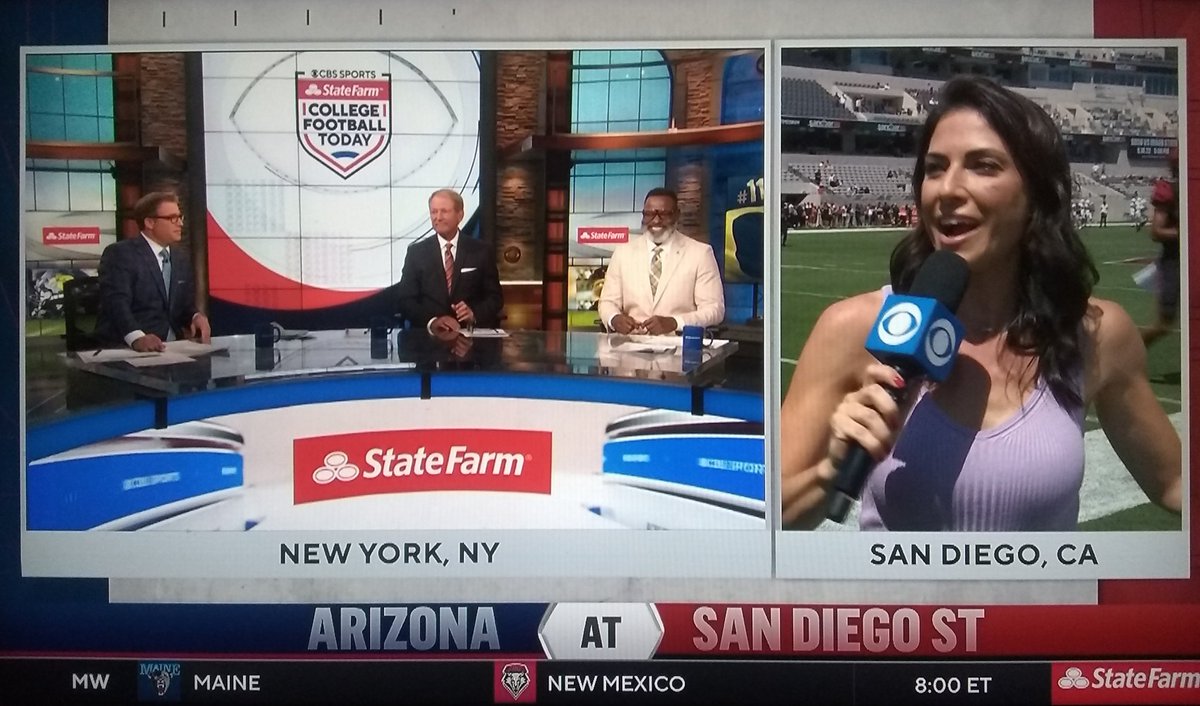 JoshuaX1993's tweet photo. Good to see Ms. @JennyDell_ making her No. 1 sideline reporter debut on @CBSSports College Football and I didn't knew she can do dance moves💃, we love Jenny💚! Welcome back to #CFB Saturdays🏈📺🙌!!! @brad_nesslerCBS @DanielsonCBS @AdamZuckerCBS #ArizonaVsSanDiegoSt #CFBonCBS https://t.co/YzAwoB38jJ