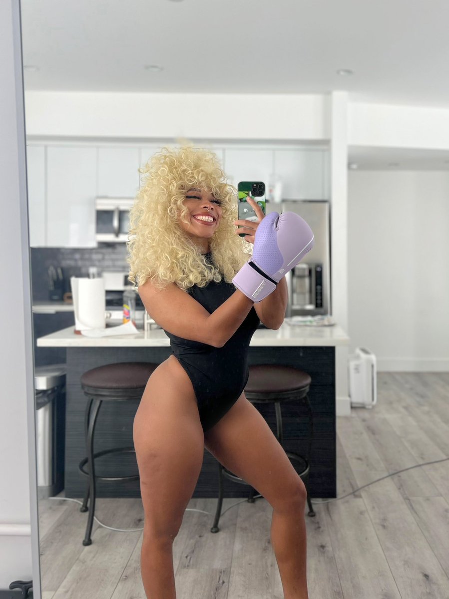 Kieraplease tweet picture