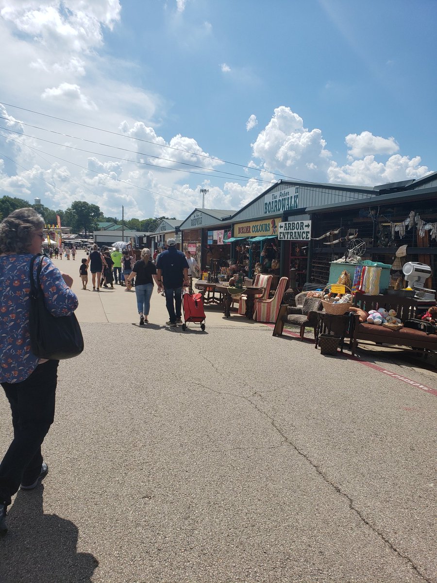 jarahwright's tweet photo. First Monday Trade Days in Canton #ExplorerMode https://t.co/IaLQpW3AqC