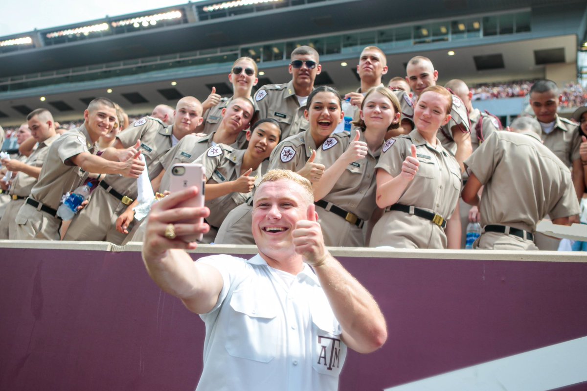 TAMU's tweet photo. Weather delays: 👎
Yell Leaders: 👍 https://t.co/cj7F65s7yd