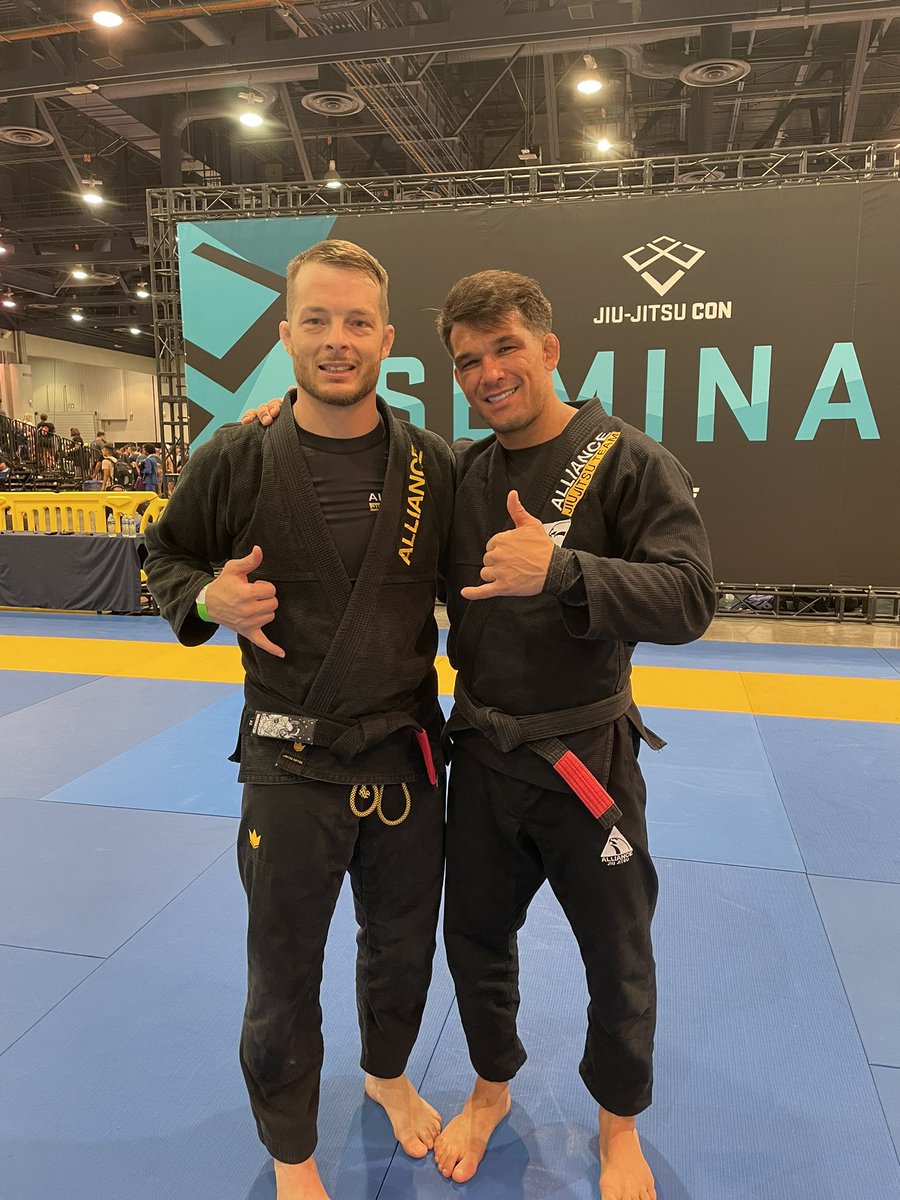 ATLRickJames's tweet photo. Great Seminar with Professor @michaellanghi 🦅
“Life is a very dark place, it is not fair. But we have to wake up everyday and do our best to be better than yesterday”
#bjjlifestyle #ibjjf #masterworlds #alliance https://t.co/kjVi9ABFJL