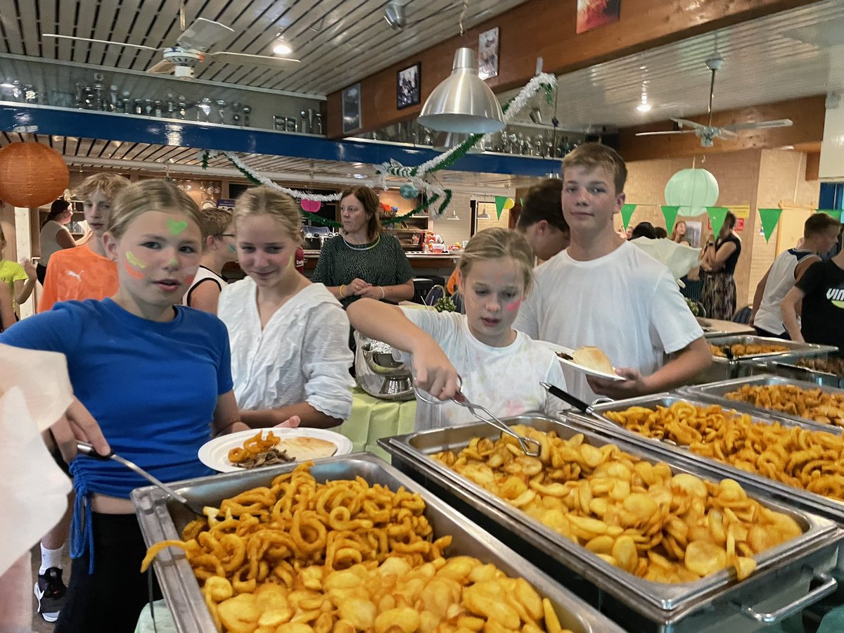 Vandaag een geweldige start gehad van het seizoen!
Alle vrijwilligers dank jullie wel voor jullie inzet het was top georganiseerd en dus top voor elkaar.. dat smaakt naar meer!
In samenwerking met Partyroos Events 
En met dank aan Sporten In Blacklight en De Pyramide Westerhaar