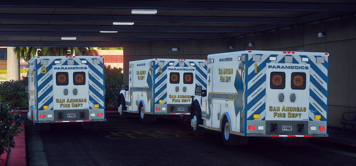 medic4523's tweet photo. SAFD EMS having a busy afternoon. Medics 1, 4, &amp; 8 dropping patients at Pillbox ER. #safd #emsroleplay #firefighterroleplay #flashpointroleplay #modificationuniverse #GTAV  #FiveM https://t.co/47az9fMX7L