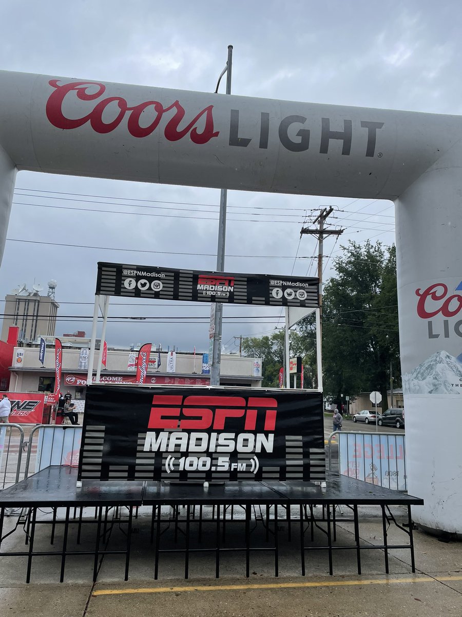 JimRutledge's tweet photo. The calm before #wcgd #Badgers https://t.co/qtdUzSioer