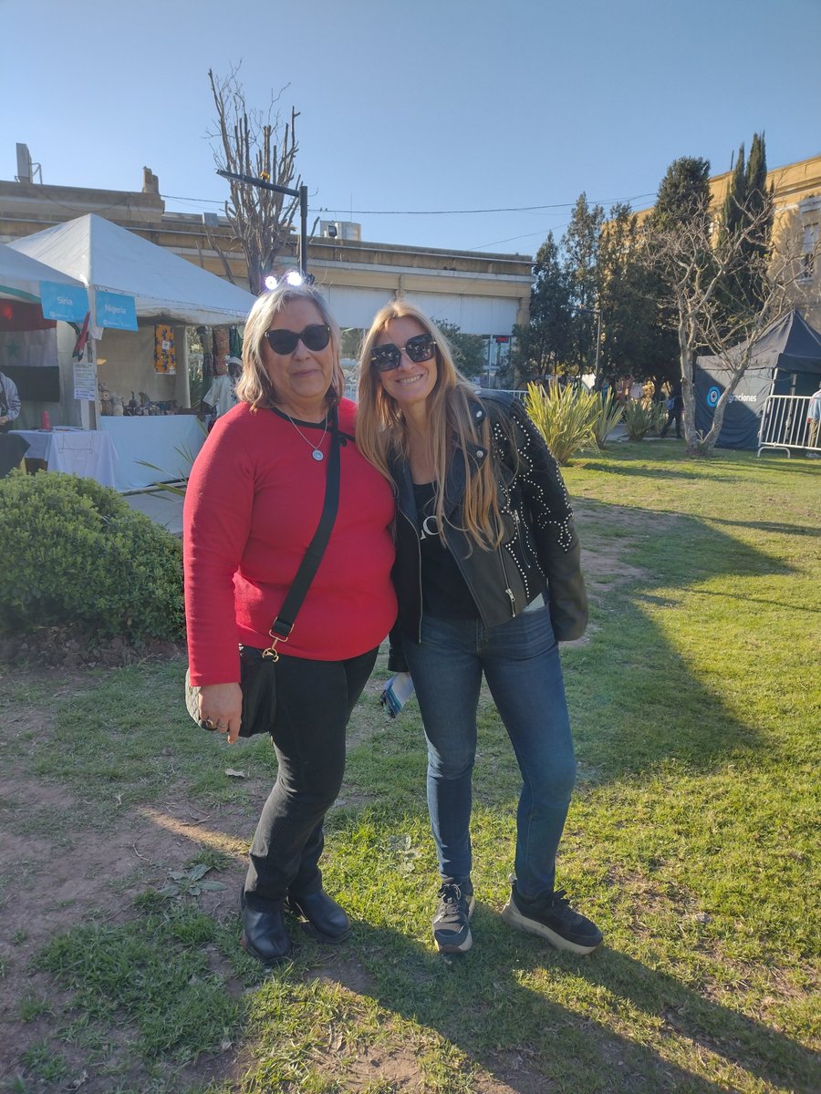 MMRousseaux's tweet photo. En el #FestivalDeLasColectividades tuve el grato encuentro con la compañera @florcarignanook. 
#Migraciones @Migraciones_AR https://t.co/ndSCnyD8IY
