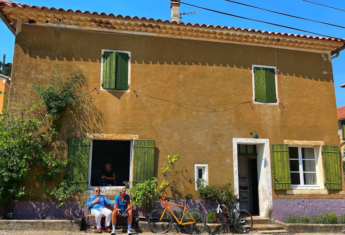 The simple life at Domaine des Anges.  
Thanks to <a href="/MagicPlacesCA/">Magic Places Cycling</a> for the wonderful pic

#domainedesanges #frenchvineyard #frenchwine