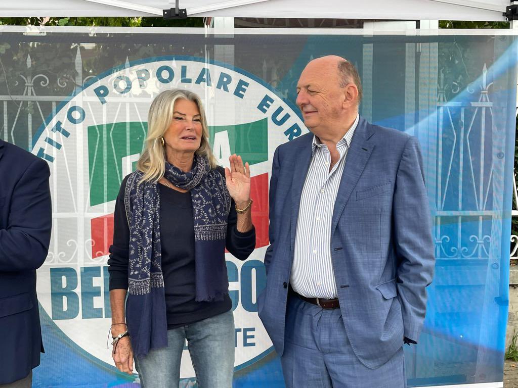 Maria_Rizzotti's tweet photo. Incontrare, confrontarsi e spiegare il nostro programma per la #crescita. Meno tasse, meno burocrazia, più investimenti, più sicurezza.
@forza_italia e il centrodestra sono la vera forza alternativa alla politica dei NO. https://t.co/UDNl8KTVmW