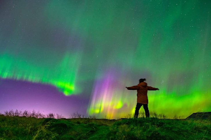 Meteovargas's tweet photo. Hoy una grieta en el campo magnético de nuestro planeta permitió la entrada del viento solar provocando una tormenta geomagnética menor y se originaron espectaculares auroras boreales como la capturada por Wioleta Gorecka desde Kleifarvatn, Hafnarfjörður, Islandia https://t.co/705NcpEXLJ