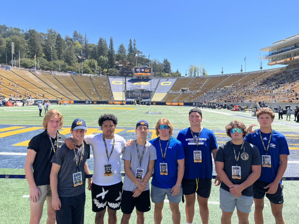 Coach_MHansen's tweet photo. The @BrothersVarsity boys at Cal for the game vs. UC Davis. Grateful to Coach @BenjiPalu_Cal and the Cal staff for setting us up. #GoBears @CoachMorla https://t.co/IeWWpZ98G6