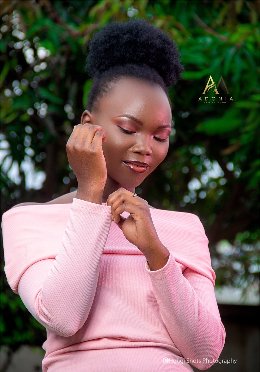 AdoniaMakeup's tweet photo. Simple Glam for @immy9731
.
MUA: @Beckie_Adonia69 
📸: @hohgishots_photography
.
.
 @diaz_samprass 
@Kikiakello1 
#BlackShinesBrightest #glowingskin #256melnin #ugandanmade #glow #basis #naturalskincare #naturalskincareproducts #look #naturalskin #quote #skinquotes #beautyquote https://t.co/2S6hmI8ydk