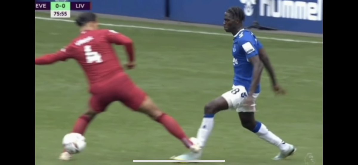 useless_cowboy's tweet photo. @tock2000 How isn’t that a red card?🤔 https://t.co/lojiVRIPRv
