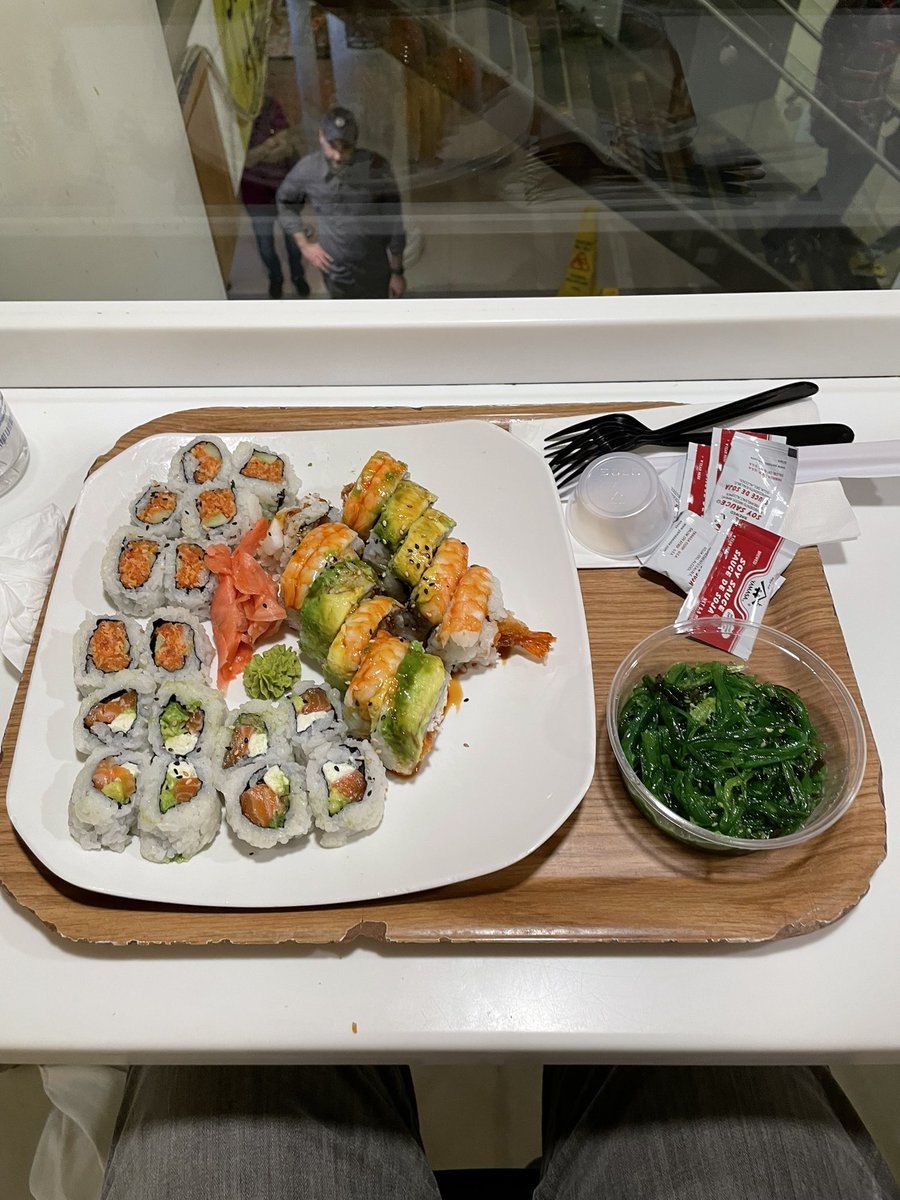 amy_grech's tweet photo. This is how I rollโฆ #NYCSushi #KoreaTown https://t.co/LSDSopFxec