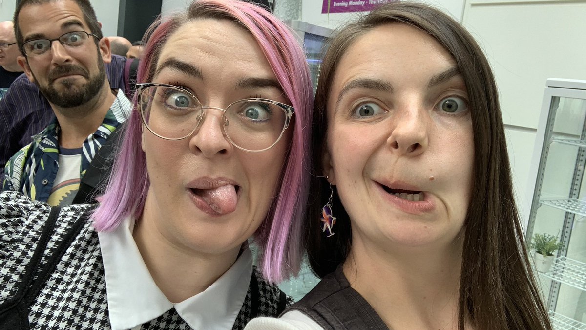 penntapus's tweet photo. Met @GTGVicki in life who is so lovely! (Spouse wins photo bombing points!) #FFFest4 https://t.co/bC1Sd7zsFx
