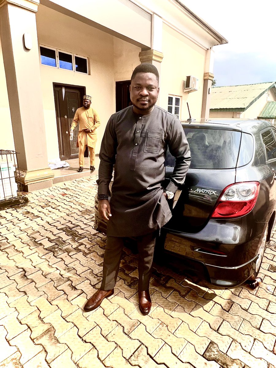 Vickrock02's tweet photo. Weekend Owanbe #partythings😉😊 https://t.co/mXcZkJnsq5
