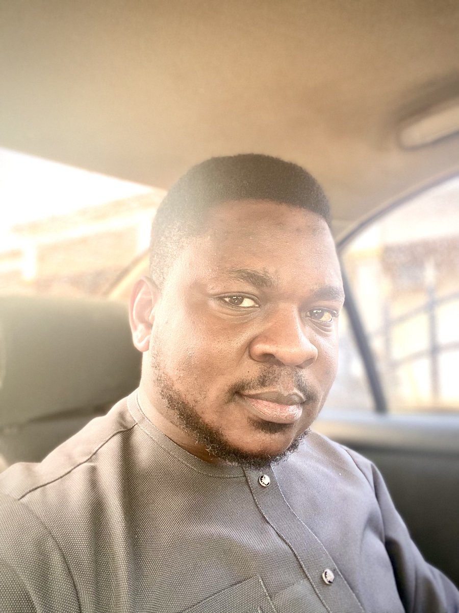 Vickrock02's tweet photo. Weekend Owanbe #partythings😉😊 https://t.co/mXcZkJnsq5