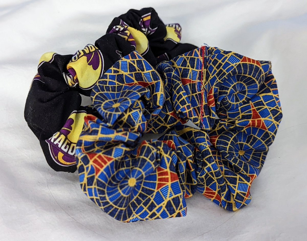 Cottonsmiles's tweet photo. We stopped by and got @vonpookie her #DragonCon2022 hair scrunchies! https://t.co/UieRRXgvEK