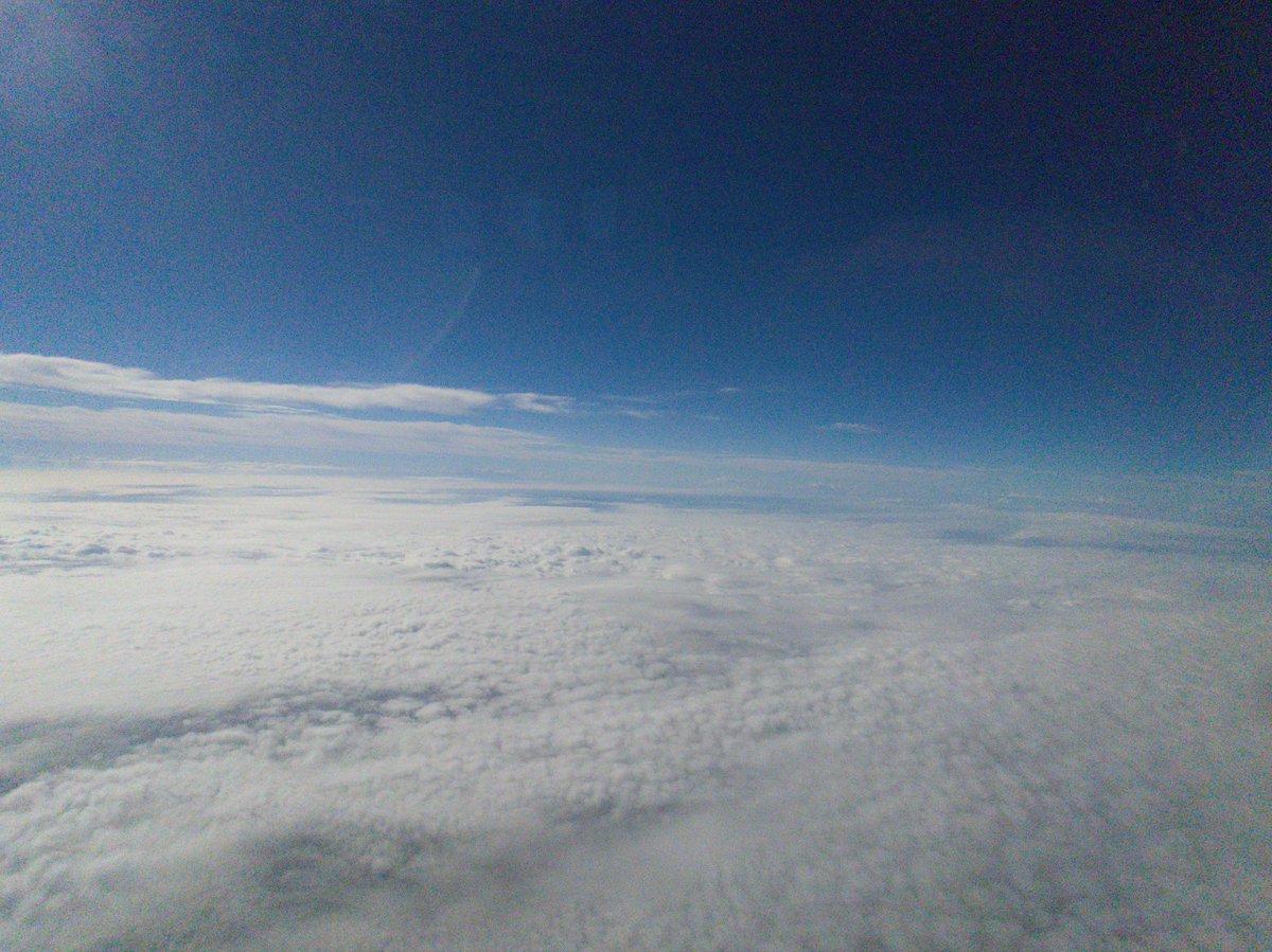 yatagarasu334's tweet photo. どんより曇り空の東京ですが、上空はこんな感じです😌 https://t.co/Y9k6LttB2m