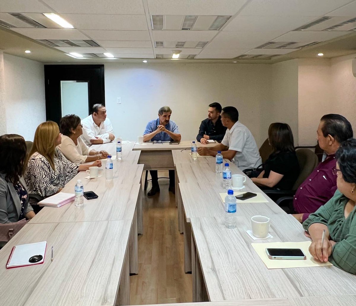 Memo_diaz's tweet photo. Reunión de trabajo convocada por nuestro Secretario de Gobierno Alvaro Bracamonte, donde estuve presente en compañía de Tadeo Amavizca Titular de CEDEMUN, con el objetivo de revisar las Prioridades Municipales presentadas por las y los Alcaldes. https://t.co/ME5s0IqBeW