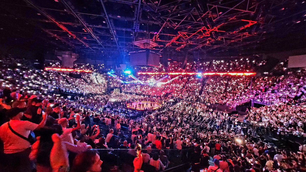 MAGIQUE! #UFCParis #GaneTuivasa @ufc