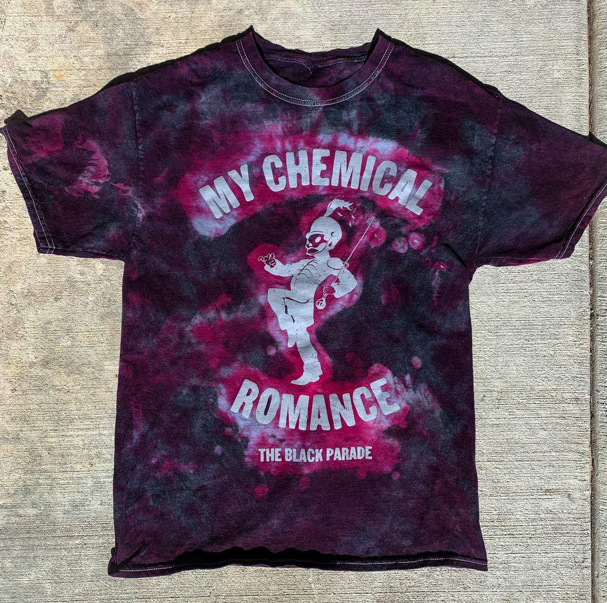 DieDesignCo's tweet image. I love redesigning custom band t shirts 🖤❤️
DM me for custom shirts from your favorite artist 📩 
They also make great gifts (like this one 😌)