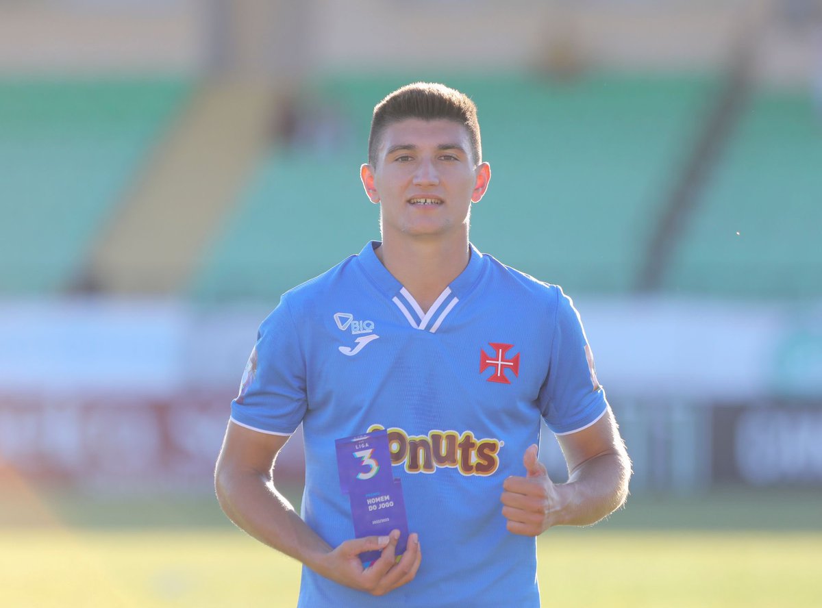 🥇 João Costa foi eleito “Homem do Jogo” na 3ª jornada da #Liga3.

Parabéns, João! 💙⚽️💪 #tweetpastel