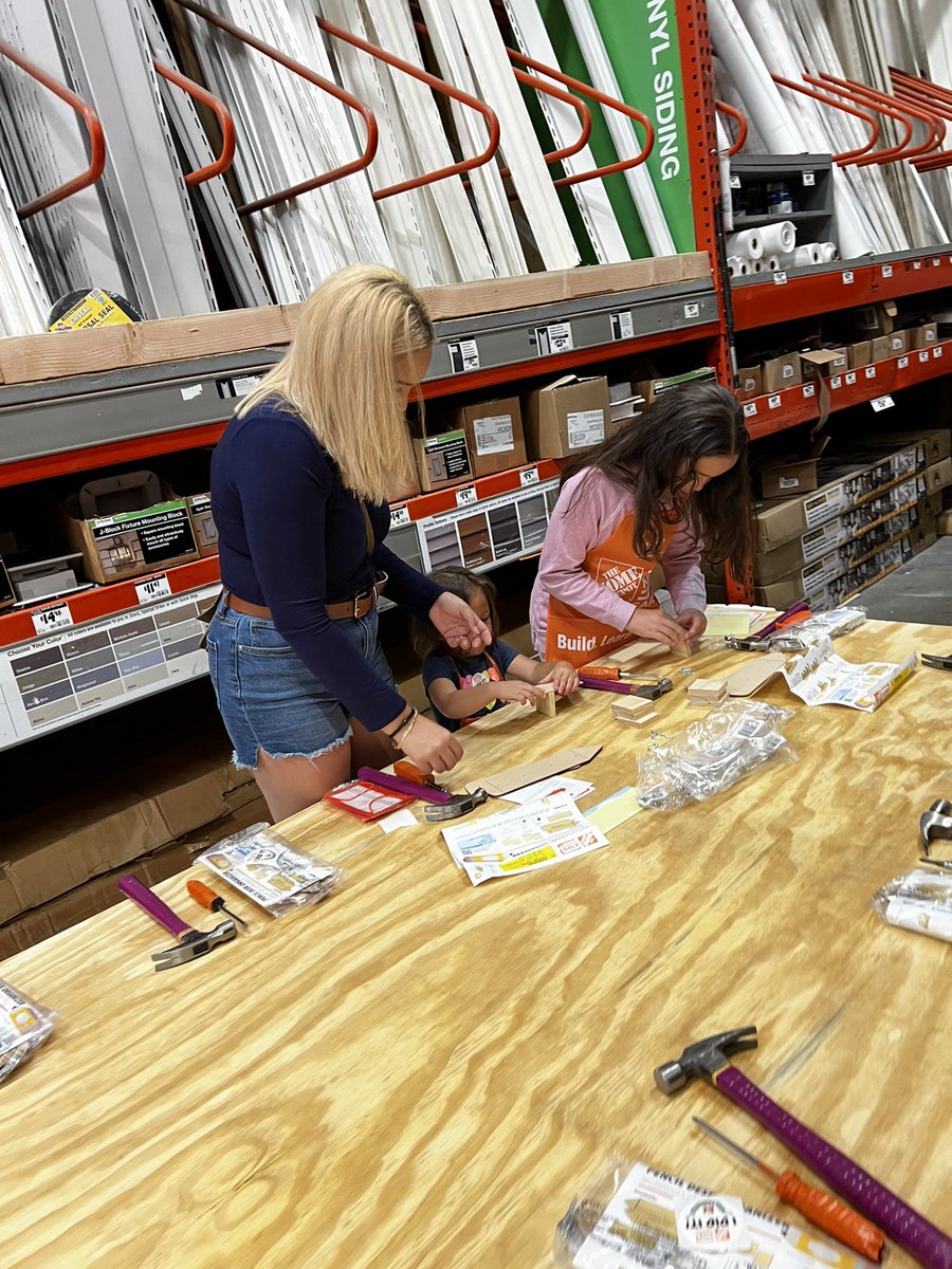 Kids Workshop Pencil Organizer .. Awesome for Back To School, thanks for your help Yvonne &amp; Erin today was Great! ❤️
