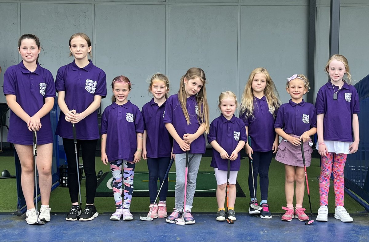 Our second block of Girls Golf Rocks lessons are well underway🏌️‍♀️🏌️‍♀️🏌️‍♀️here’s all the girls with their new t-shirts #girlsgolfrocks