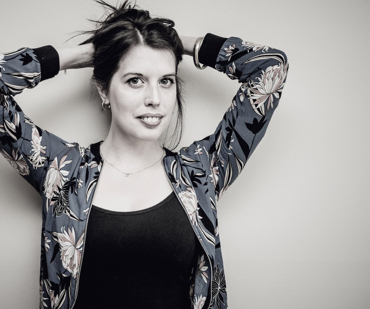 thefolkandblues's tweet photo. This weeks #CDOfTheWeek in #WhatsInThePost is the new indie release CD from @bellahardy 'Love Songs' a crackin' precise voice singing trad and self penned songs. Played Sprig Of Tyme more trx 2 follow Thanks 2 @jameshsoars 4 sending it in @SomerValleyFM @BluesRootsRadio @fromefm https://t.co/YfBBEsdLJs