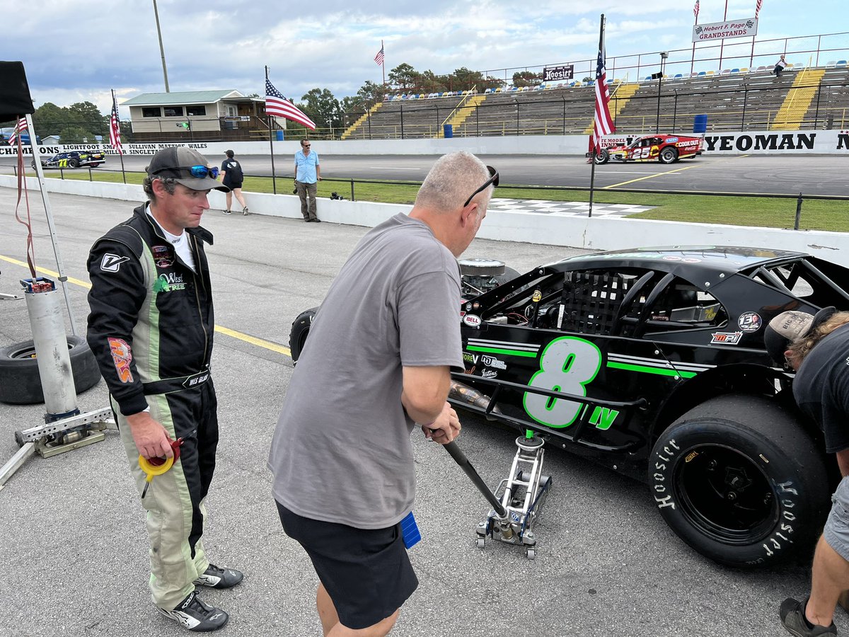 SMARTMods_'s tweet photo. UPDATE: @jg70motorsports no. 79 had an engine expire during practice @carteretcoswy. In a fantastic show of sportsmanship, Wes Gilbert, has given up the seat of his Modified to Gerstner for tonight’s #Clash99 https://t.co/KWt3XmzRmK