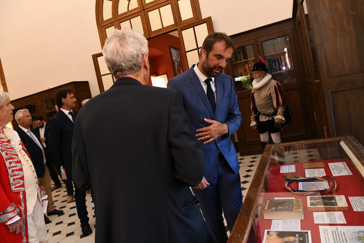 Montpellier3m's tweet photo. 🏰 Retour sur l'inauguration des travaux du Château de @VilleCastries ainsi que de la plaque Gilbert Pastor en hommage à l'ancien maire de la ville.
📸 En présence de @MDelafosse, @FLafforgue, Claudine Vassas, @PensoEric &amp; @YvonPellet https://t.co/TKP9nKo4VR