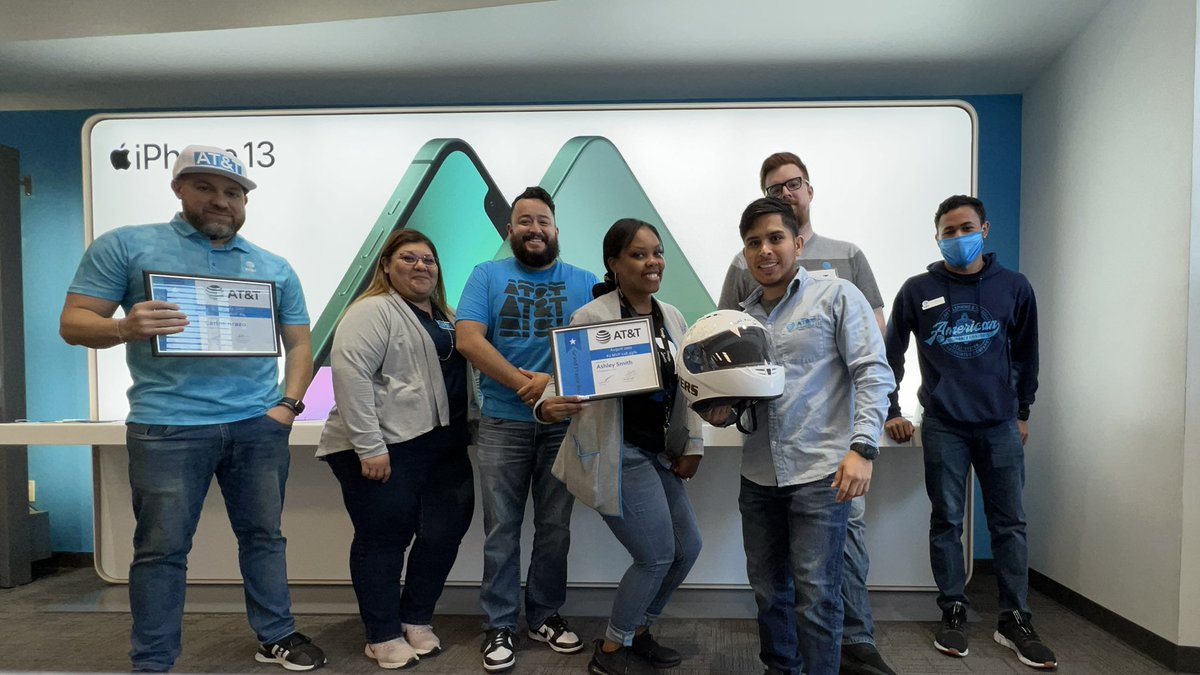 I cud have not ask for a better team to mentor! You know we had to take a picture with the Driver’s trophy. We are doing big things over here, small team with a big punch!  #WinAsOne #ATTGrandPrairie <a href="/NTX_Market/">The NTX Market</a> @fifthnorth <a href="/dbustamante1210/">David Bustamante</a> <a href="/LynetteMAguilar/">Lynette Aguilar</a>