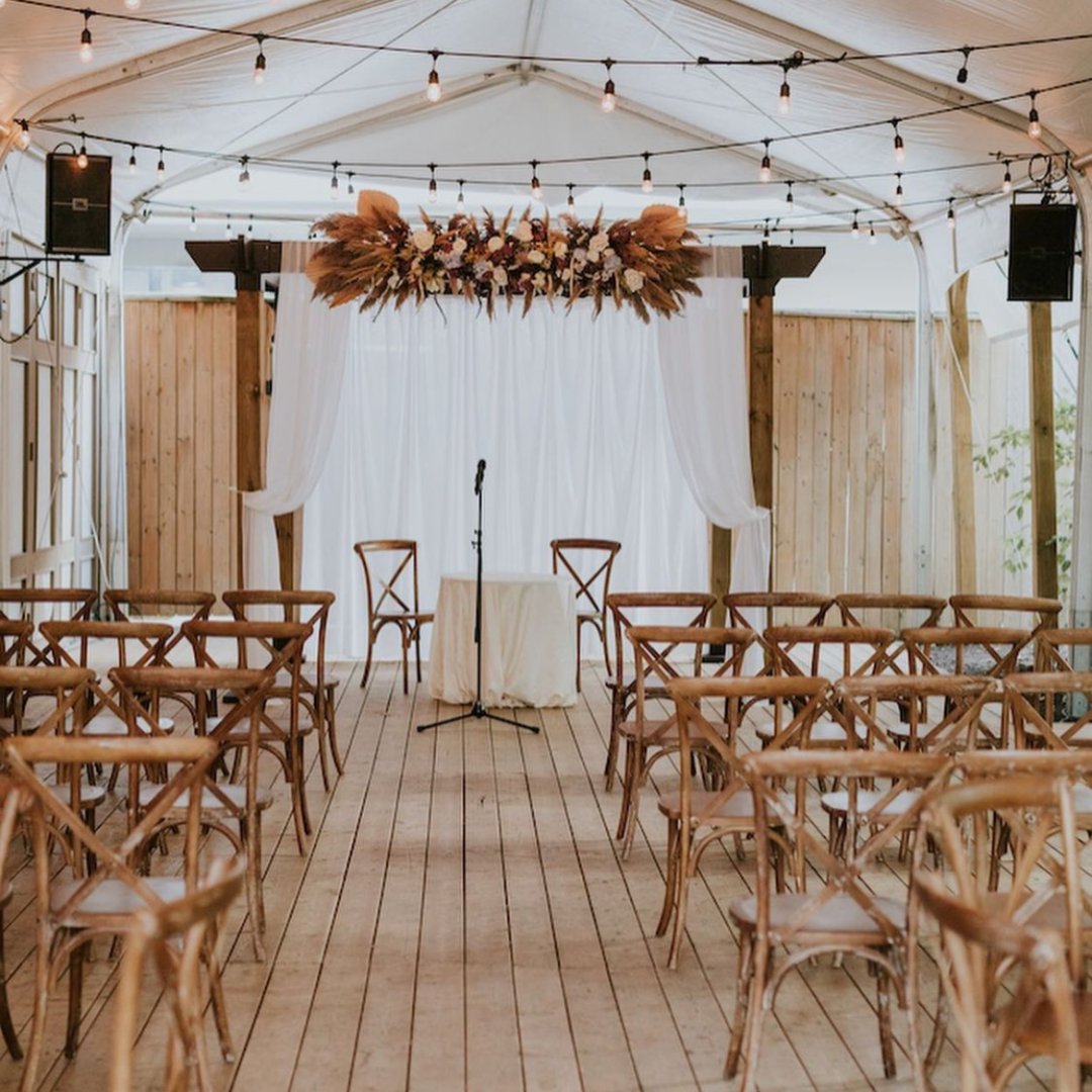 BerkeleyEventTO's tweet photo. As summer comes to a close, we are dreaming of autumnal #weddings that simply ooze #romance. 🍂 

This wedding captured by @Maria_sergeyev_photography is the perfect picture of capturing the magic of the season. 

#fallwedding #berkeleyevents #torontowedding #torontoevents https://t.co/GE1jQtuF1P