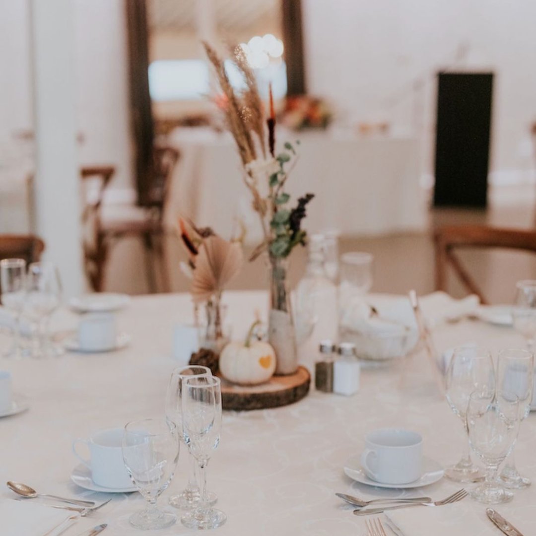 BerkeleyEventTO's tweet photo. As summer comes to a close, we are dreaming of autumnal #weddings that simply ooze #romance. 🍂 

This wedding captured by @Maria_sergeyev_photography is the perfect picture of capturing the magic of the season. 

#fallwedding #berkeleyevents #torontowedding #torontoevents https://t.co/GE1jQtuF1P