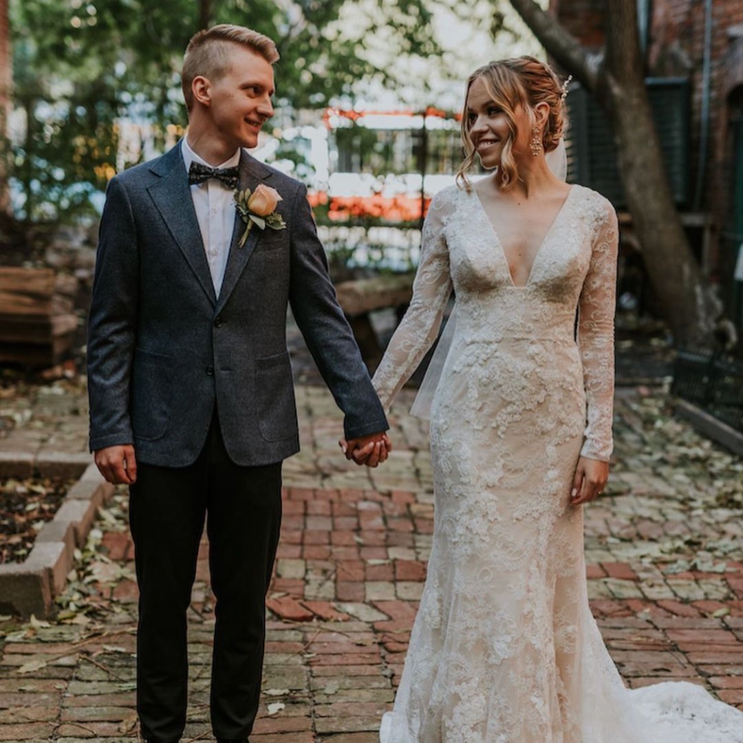 BerkeleyEventTO's tweet photo. As summer comes to a close, we are dreaming of autumnal #weddings that simply ooze #romance. 🍂 

This wedding captured by @Maria_sergeyev_photography is the perfect picture of capturing the magic of the season. 

#fallwedding #berkeleyevents #torontowedding #torontoevents https://t.co/GE1jQtuF1P