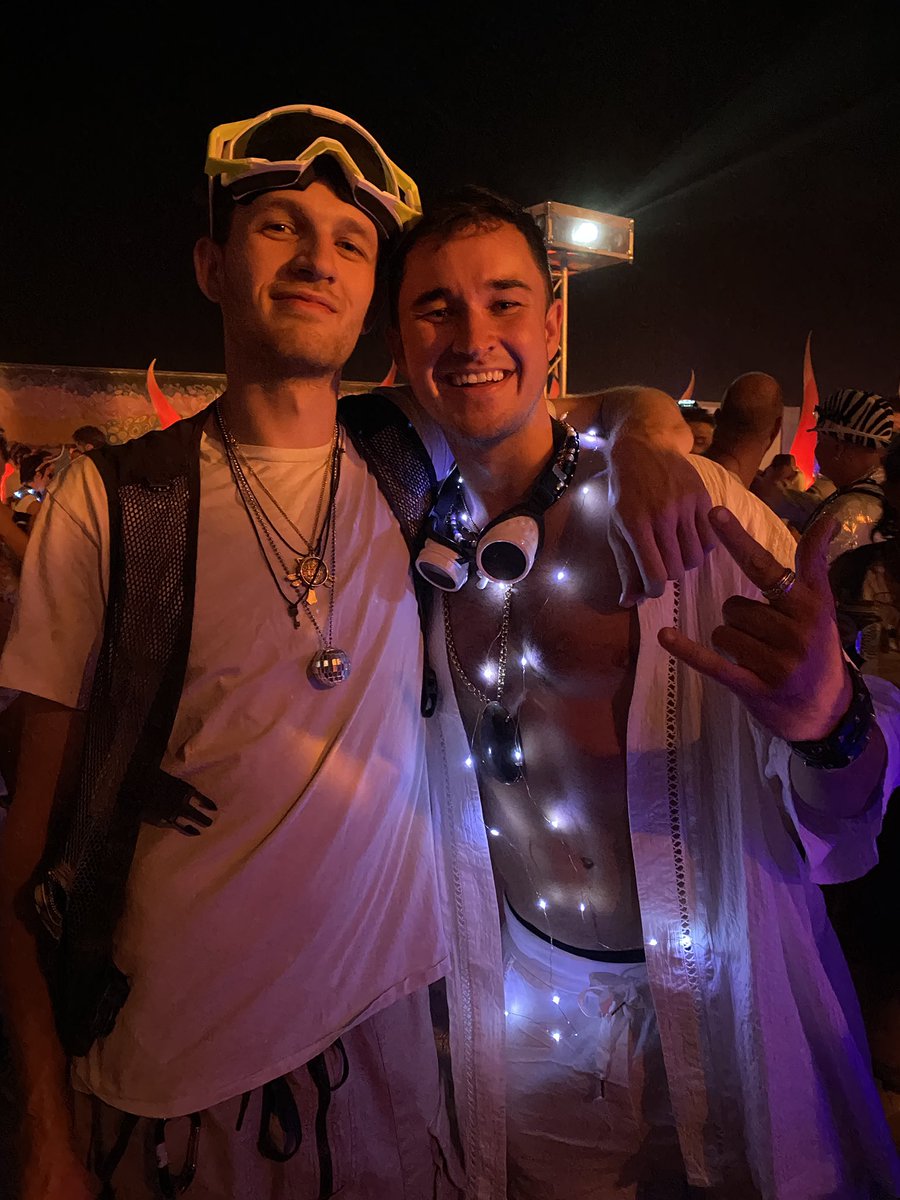 JoeyPapoutsis's tweet photo. @johnsummit @LouisTheChild ✨✨✨ https://t.co/UQ3XfpyPqe