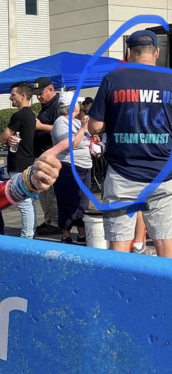 bk1133's tweet photo. Anybody know what this is about? Dude is at the pumpkins rally. https://t.co/uJDtVZ5CmO