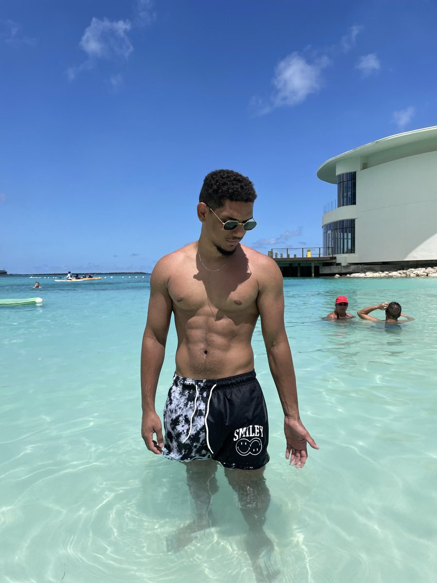 peyweekdy's tweet photo. For shore https://t.co/O29U4KMdvc