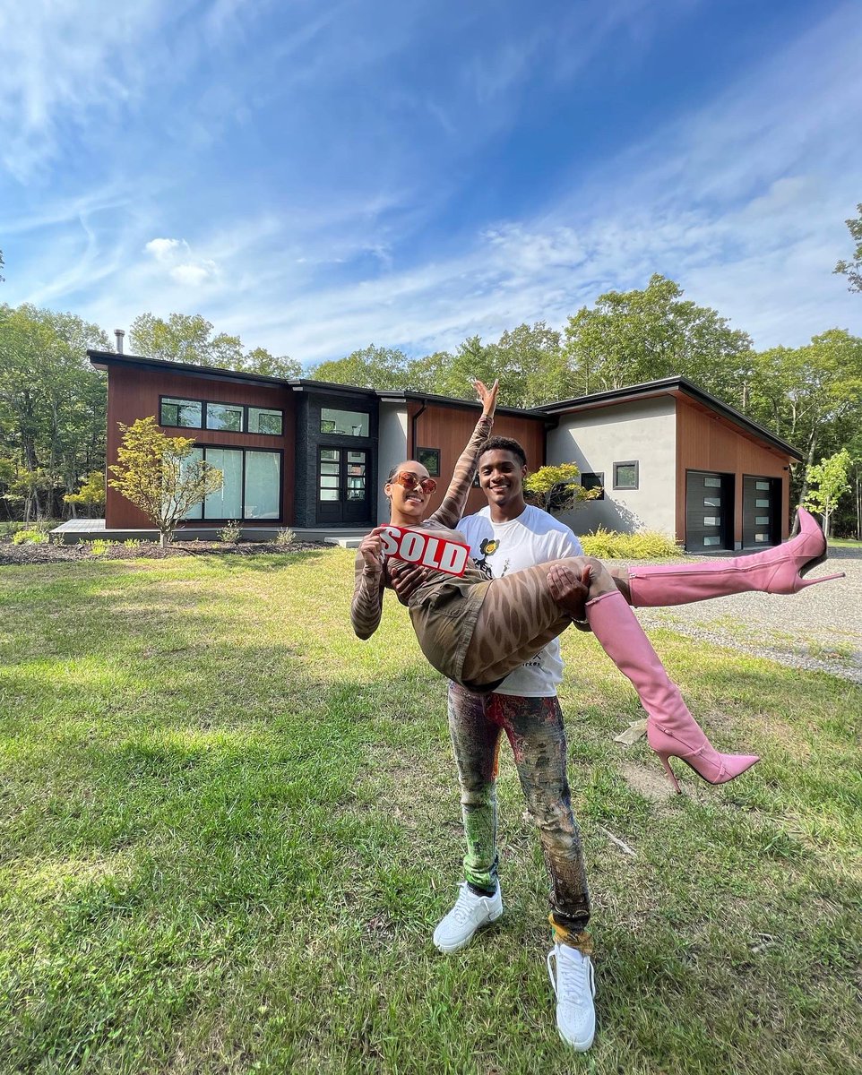 rissag97's tweet image. We bought a house 🏡 ❤️