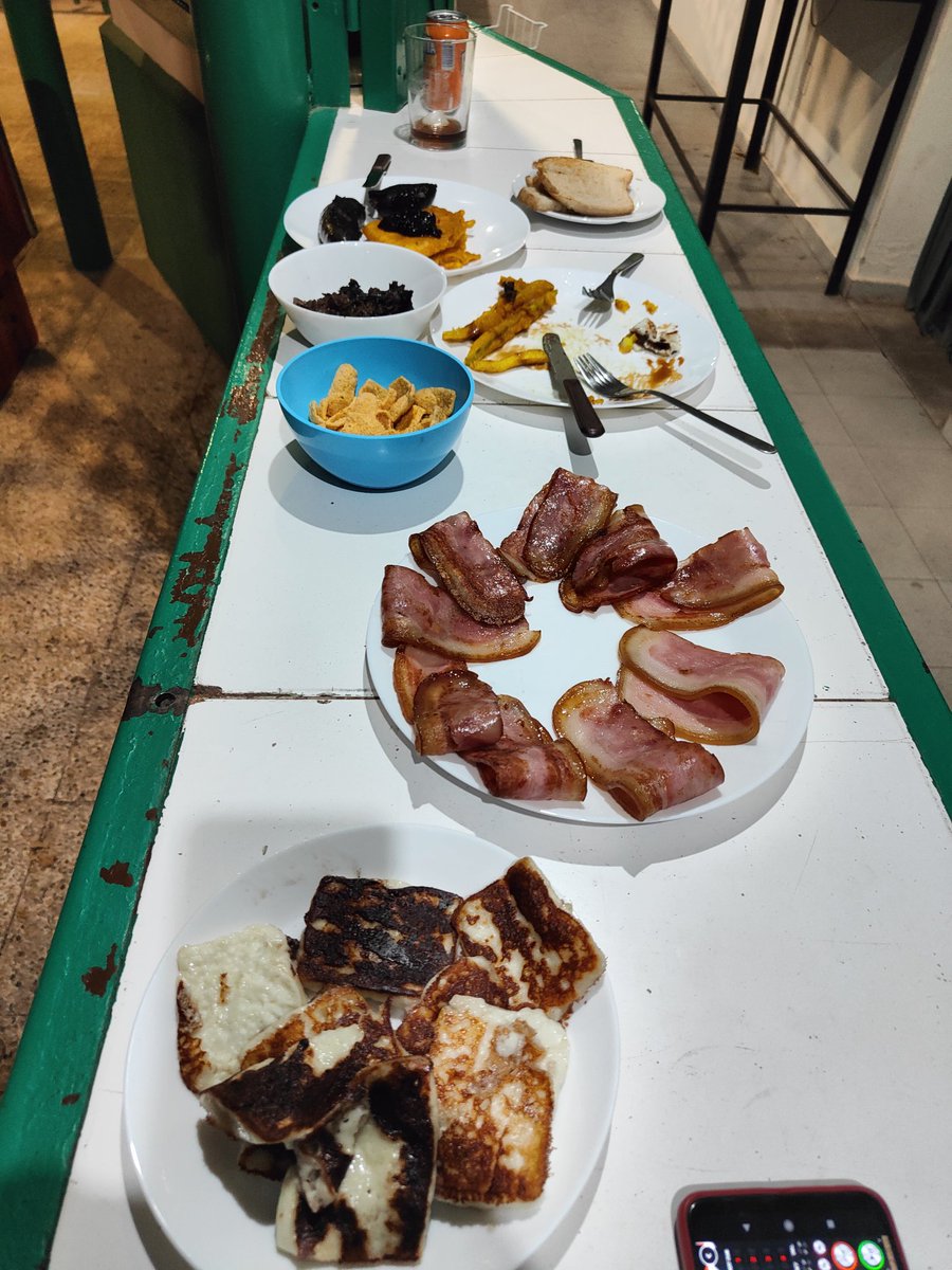 BarRobledo's tweet photo. @Lasucrerieba Despidiendonos del #VeranoEnRobledo☀️ haciendo un San sobras con amigos, solo nos falta la nueva salsa picante "Picor Reload" la vamos a llamar!!! https://t.co/hlUdlHEmXf