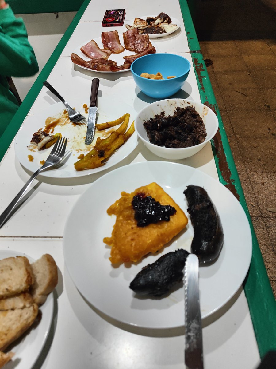 BarRobledo's tweet photo. @Lasucrerieba Despidiendonos del #VeranoEnRobledo☀️ haciendo un San sobras con amigos, solo nos falta la nueva salsa picante "Picor Reload" la vamos a llamar!!! https://t.co/hlUdlHEmXf