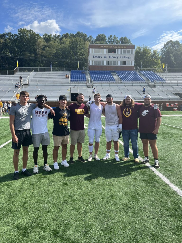 CoachWashDC's tweet photo. What it’s all about man! Two of my former guys duking it out on a college field while I bring 4 of my current guys on a Visit. Couldn’t be prouder of both these guys. Great game ✊🏻#Bees @BeesFootball61 @michael_viar @StevePreston_9 @drakemcdaniel7 @SwoleCole66 @lanceblankenshp https://t.co/oZtjl5K2cr