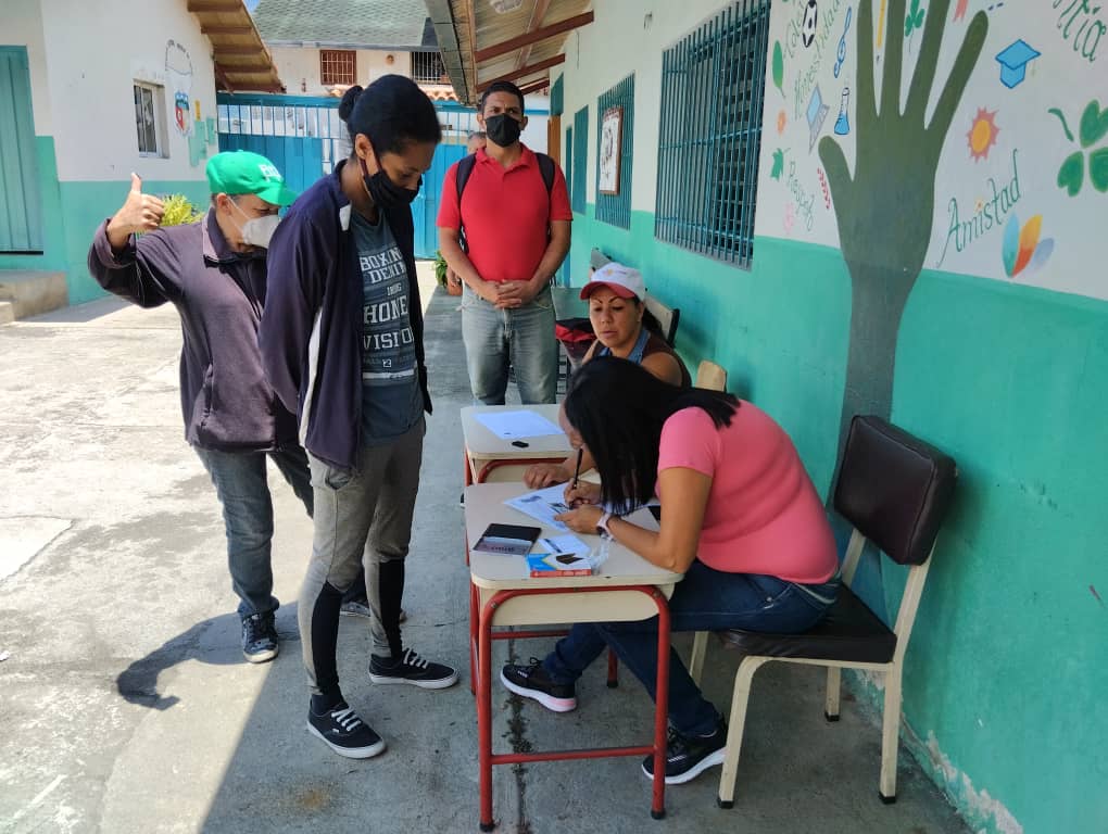 YENISEY_2021's tweet photo. #03Septiembre 📢❤️UBCH Marcolina de Lamus, renovando su estructura del partido @PartidoPSUV  en las elecciones de jefas y jefes de #UBCH y equipo con absoluta democracia y Paz https://t.co/bOxuxFV3dv