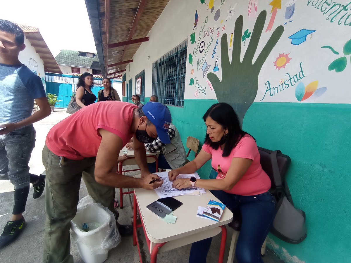 YENISEY_2021's tweet photo. #03Septiembre 📢❤️UBCH Marcolina de Lamus, renovando su estructura del partido @PartidoPSUV  en las elecciones de jefas y jefes de #UBCH y equipo con absoluta democracia y Paz https://t.co/bOxuxFV3dv