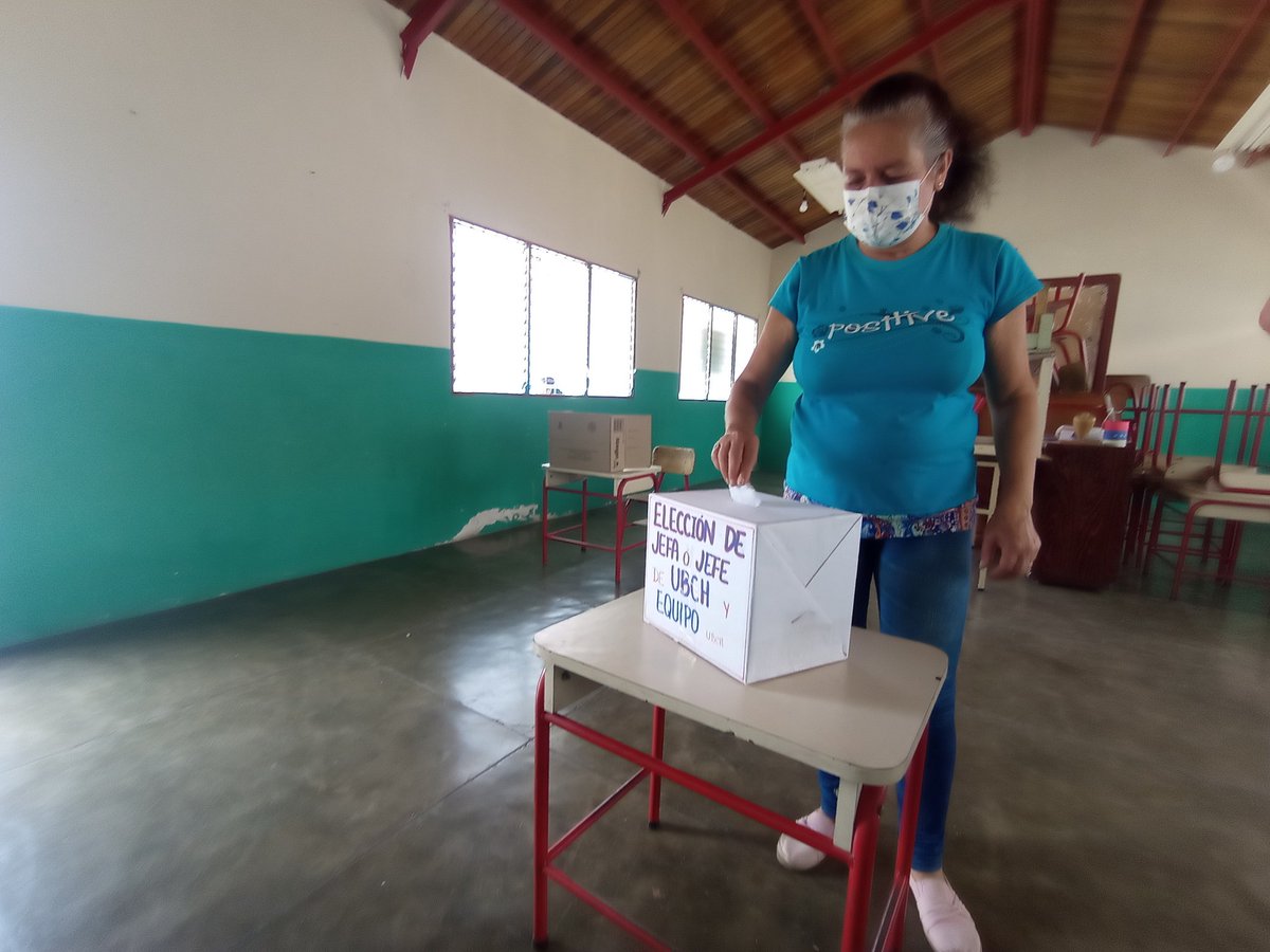 YENISEY_2021's tweet photo. #03Septiembre 📢❤️UBCH Marcolina de Lamus, renovando su estructura del partido @PartidoPSUV  en las elecciones de jefas y jefes de #UBCH y equipo con absoluta democracia y Paz https://t.co/bOxuxFV3dv