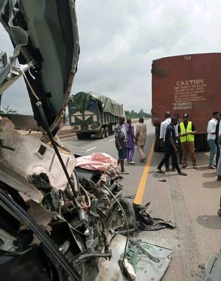 GospelNaija's tweet photo. DUNSIN OYEKAN SURVIVE A GHASTLY MOTOR ACCIDENT

Popular Nigerian Gospel artiste Dunsin Oyekan was  involve in a ghastly motor accident this morning. This happened while making his way down to Ibadan from Lagos.  A crew member suffered slight injuries but everyone is safe. https://t.co/lFT1skkh6P